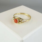 Christian goud ring met 1 bloedkoraal