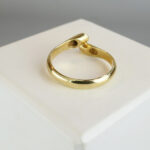 Gouden ring met 2 diamanten