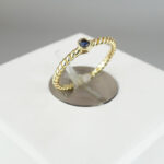Tors gouden ring met saffier