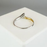 Geel en wit gouden ring met 1 diamant