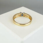 Gouden Christian ring met caré saffier