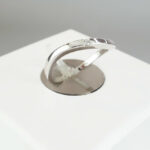 Wit gouden slagring met diamant