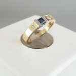 Gouden Christian ring met caré saffier