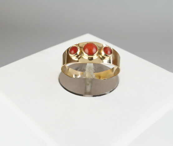 Gouden bloedkoraal ring