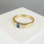 Gouden Christian ring met caré saffier