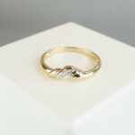 Gouden v model ring