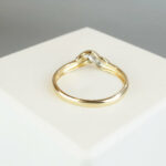 Gouden v model ring