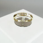 Gouden ring met 5 diamanten
