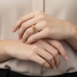 Christian goud ring met 1 bloedkoraal