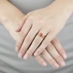 Gouden Christian ring met bloedkoraal