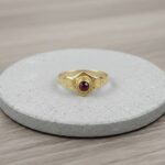 Christian goud ring met granaat