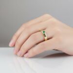 Gouden ring met 1 smaragd