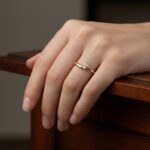 Geel en wit gouden ring met 1 diamant