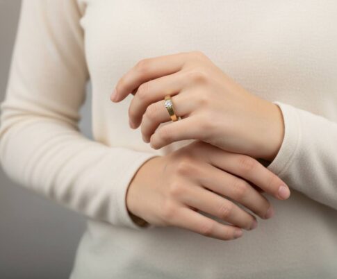 Gouden memoire ring met zirkonia