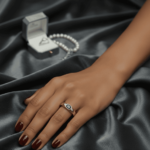 Christian gouden ring met saffier en diamanten