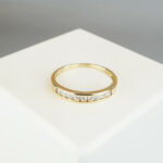 Gouden ring met rail zirkonia