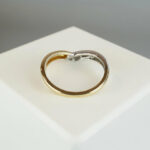 Gouden v ring met 4 diamanten