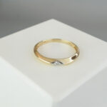 Gouden ring met 0.02ct. v zetting