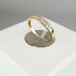 Gouden ring met rail zirkonia