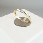 Gouden ring met 0.02ct. v zetting