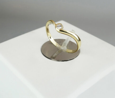 Christian gouden ring met 0.03ct.