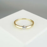 Gouden ring met 1 diamant