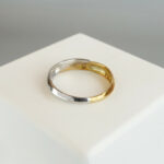 Wit en geel gouden ring met 0.03ct.