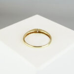 Gouden solitair ring met 0.04ct.