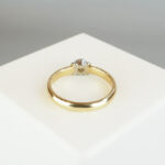 Wit en geel gouden ring met 0.14ct.