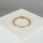 Gouden ring met hoge zetting 0.04ct.