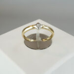 Gouden ring met 1 diamant