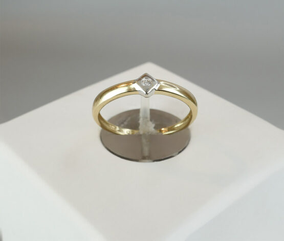 Gouden ring met 1 diamant