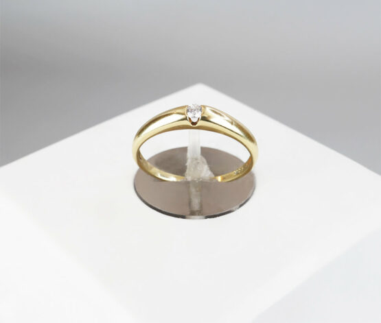 Gouden solitair ring met 0.04ct.