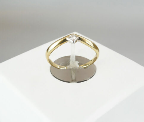 14 karaat gouden ring met 0.05ct.