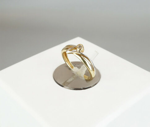 Geel en wit gouden ring met diamant