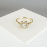 Gouden ring met ster zetting zirkonia