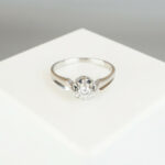Wit gouden ring met spiegel chaton
