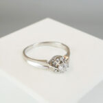 Wit gouden ring met spiegel chaton