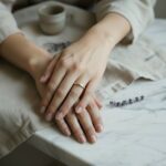 Gouden fantasie ring met 1 diamant