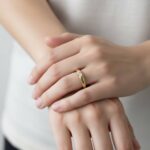 Gouden solitair ring met 0.04ct.