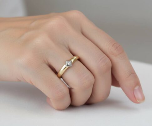 Gouden ring met 1 diamant