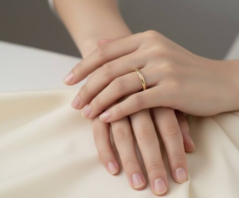 14 karaat gouden ring met klem diamant