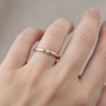 Gouden ring met 0.02ct. v zetting