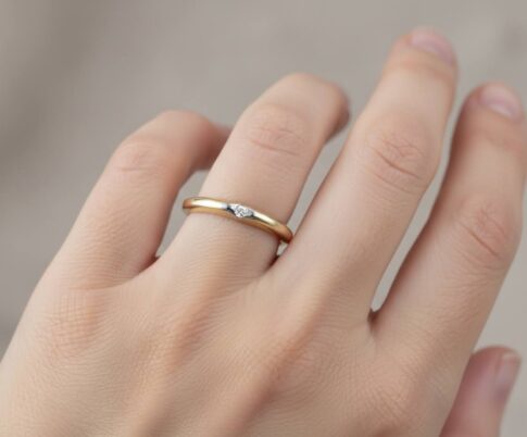 Gouden ring met 0.02ct. v zetting