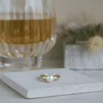 Gouden ring met klem parel en diamant