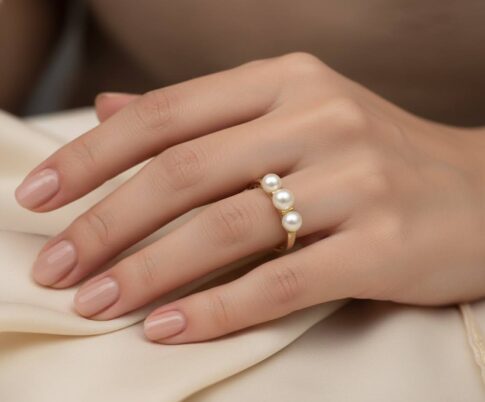 Gouden ring met 3 parels