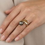 Gouden ring met diamant en akoya parel