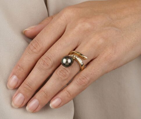 Gouden ring met diamant en akoya parel