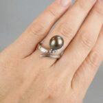 Wit gouden ring met diamant en akoya parel