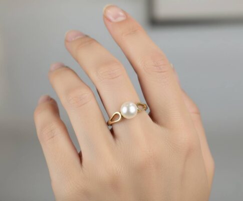Geel gouden ring met 1 parel